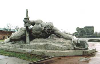 Скульптура “Жажда”. Брестская крепость.