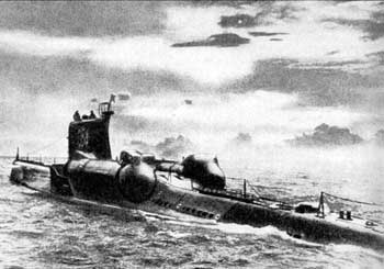 Это все подводная лодка С-80. Она была головной в серии проекта 613. С-80 была построена на заводе “Красное Сормово” в городе Горьком. В строй вступила в 1956 г. 