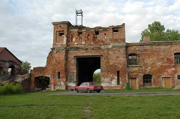 Тереспольские ворота у которых погиб батальонный комиссар Николай Иванович Аношкин. 